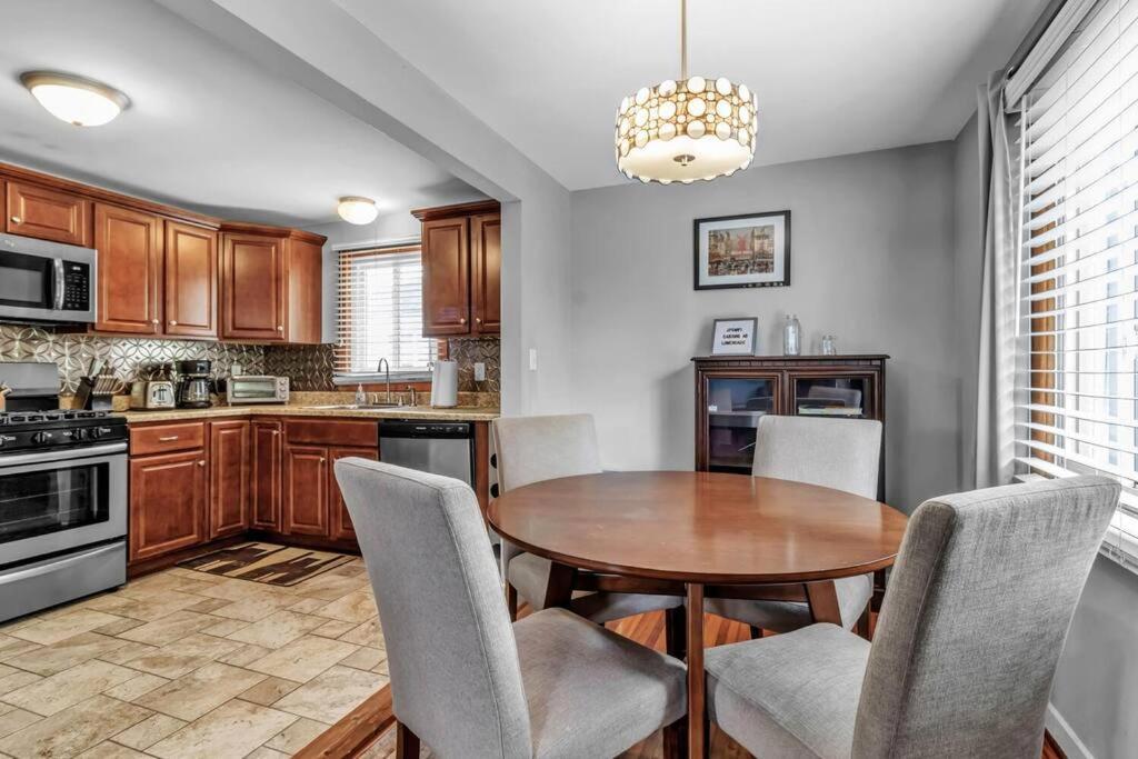 Gorgeous 2 Queen Bedroom Apartment In North Buffalo With 70 Inch Tv Eksteriør billede